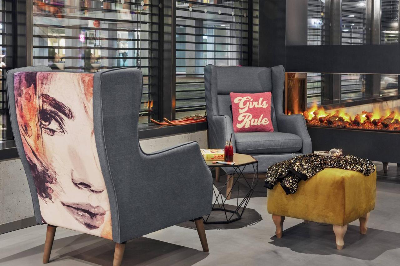 Moxy Lausanne City Экстерьер фото