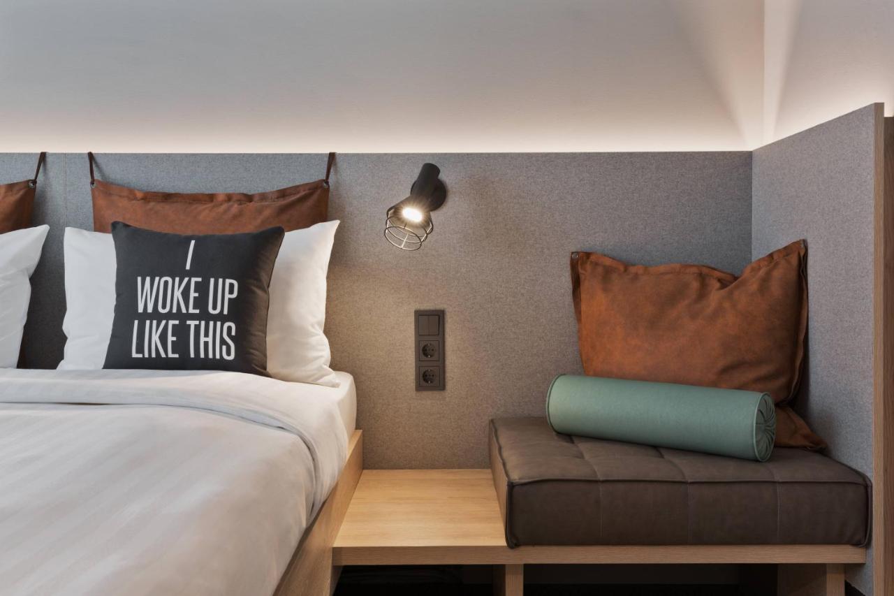 Moxy Lausanne City Экстерьер фото